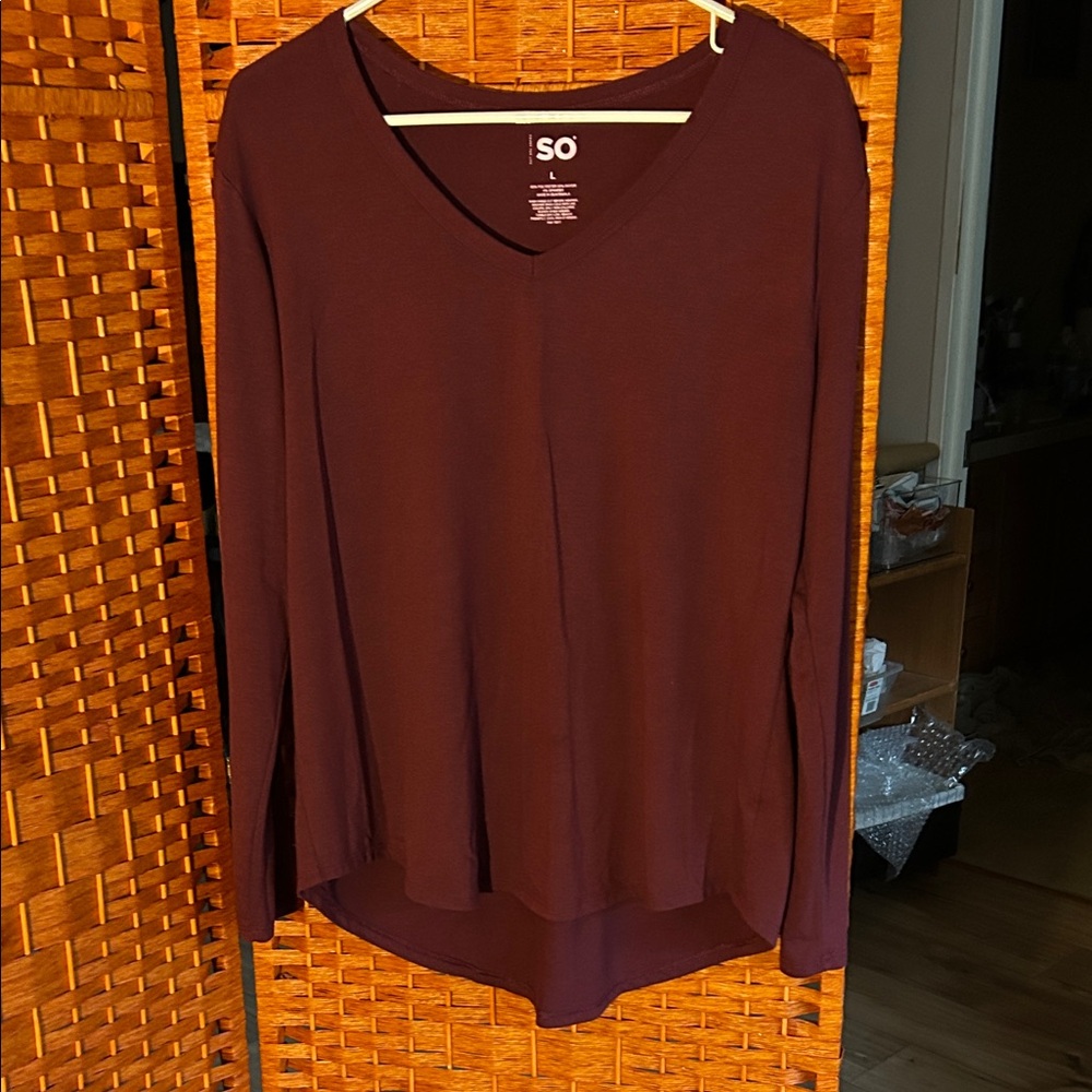 SO Women's V-Neck Long Sleeve Top in Burgundy